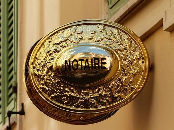 Que faire lorsque un notaire fait trainer une succession ?