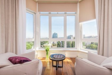 Penthouse à vendre à Barcelone, avec une terrasse privée, des espaces de vie lumineux et un emplacement privilégié dans le centre-ville.